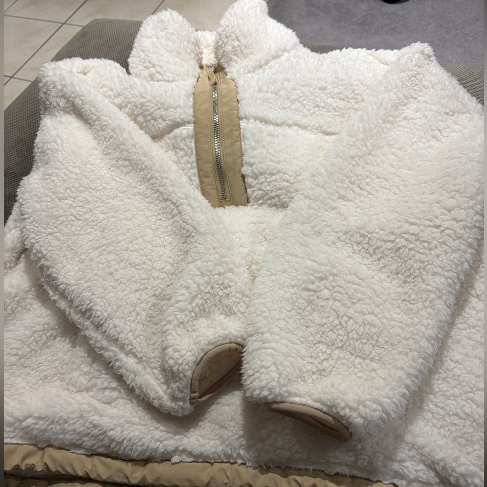 Abercrombie & Finch Cozy White Sherpa Jacket with Tan Accents